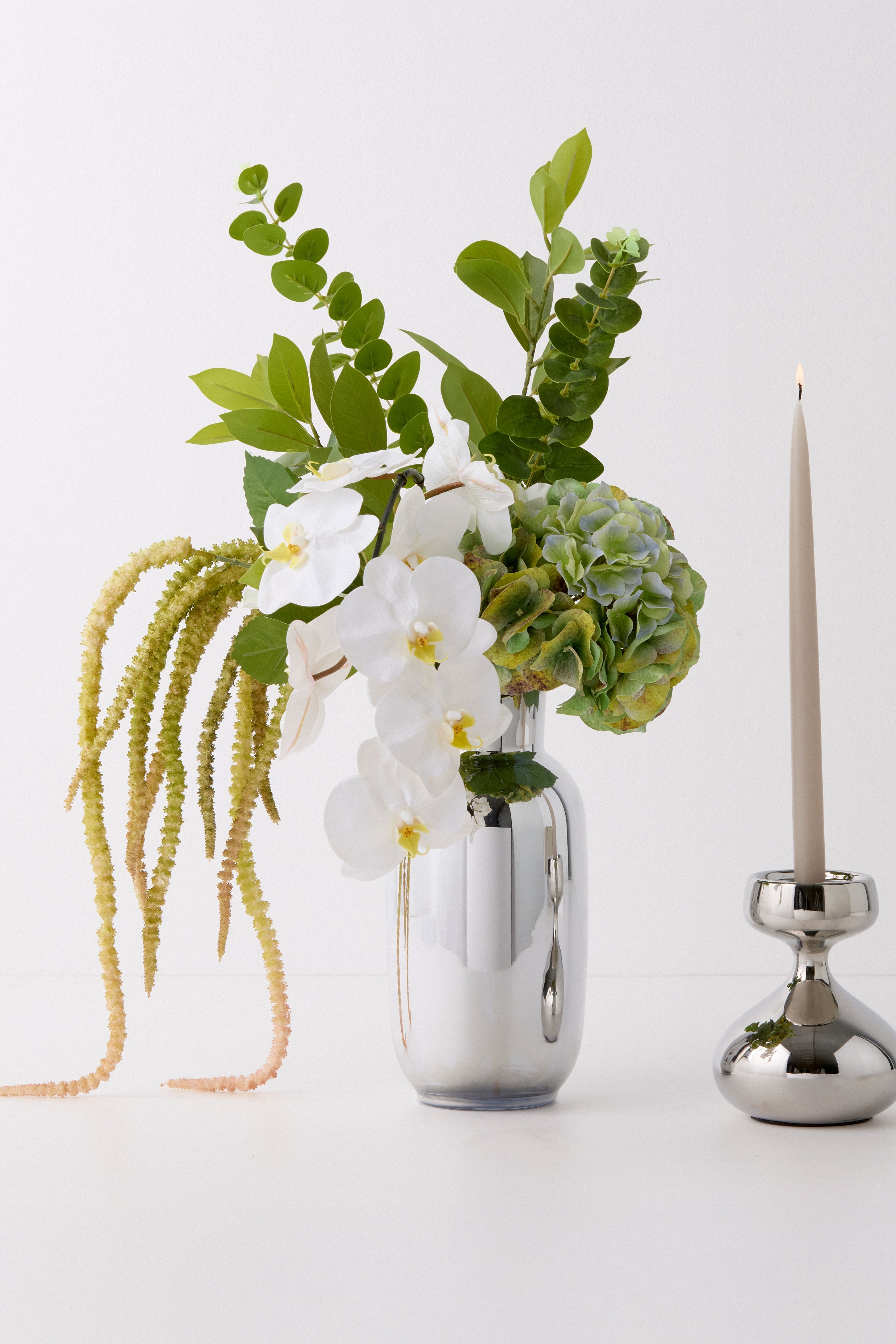 Vase, sølvfarvet - H: 31 cm.